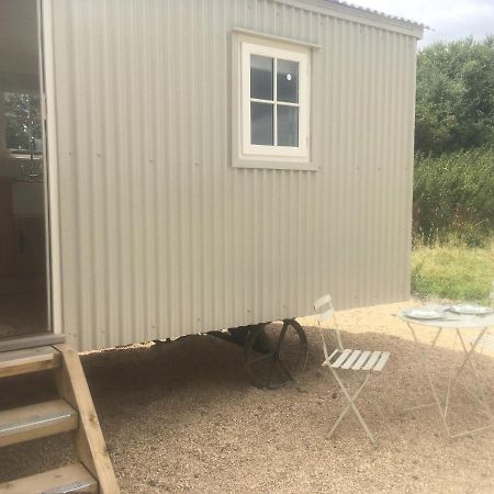 Romantic Secluded Shepherd Hut Hares Rest Southwick  Exterior foto