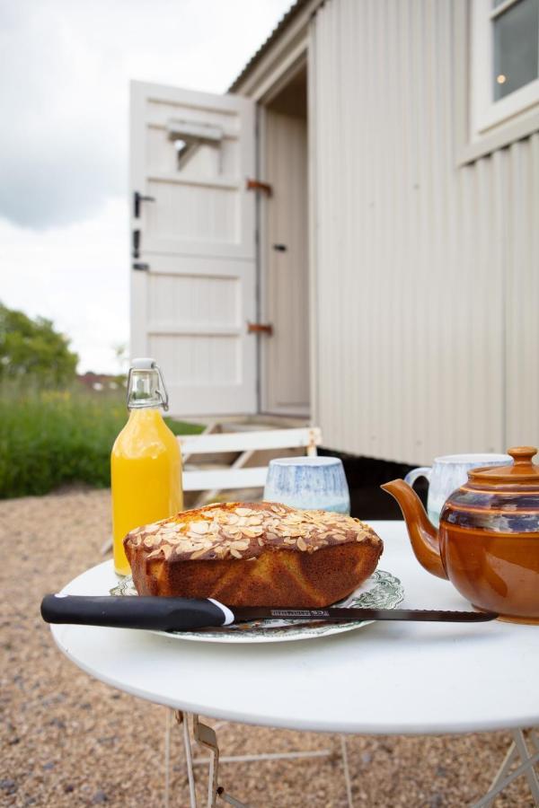 Romantic Secluded Shepherd Hut Hares Rest Southwick  Exterior foto