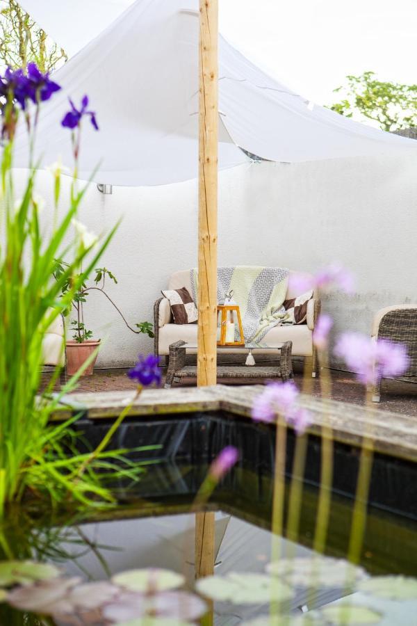 Romantic Secluded Shepherd Hut Hares Rest Southwick  Exterior foto