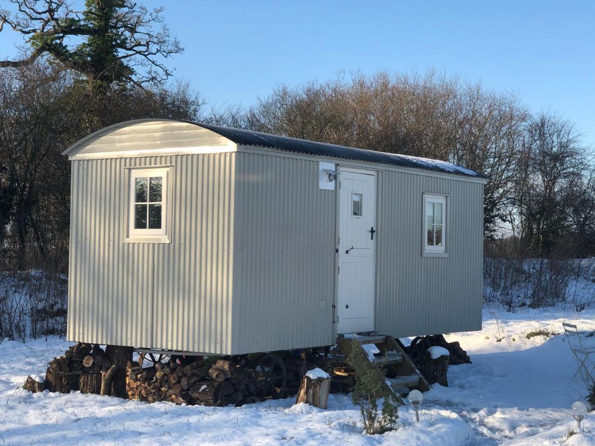 Romantic Secluded Shepherd Hut Hares Rest Southwick  Exterior foto